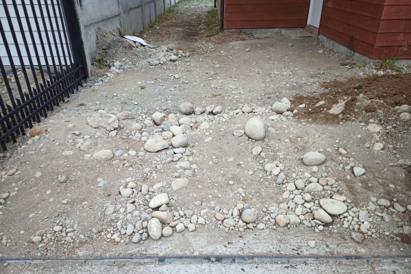 Instalación de pasto en rollo en jardín residencial, Puerto Varas
